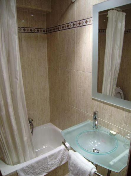 Hostal Miguel Angel Madrid Phòng bức ảnh